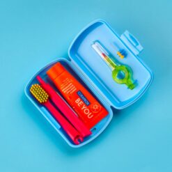 Curaprox BE YOU Reisikomplekt SININE - hambahari, pasta + 2 hambavaheharja – Kuva 4